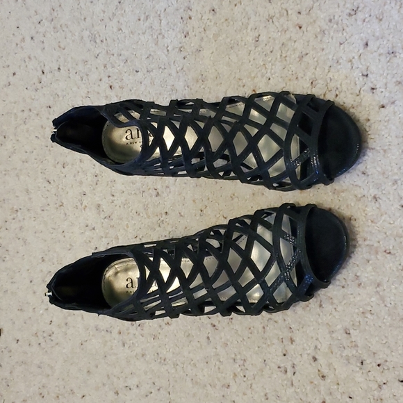 Black heels - Picture 2 of 6